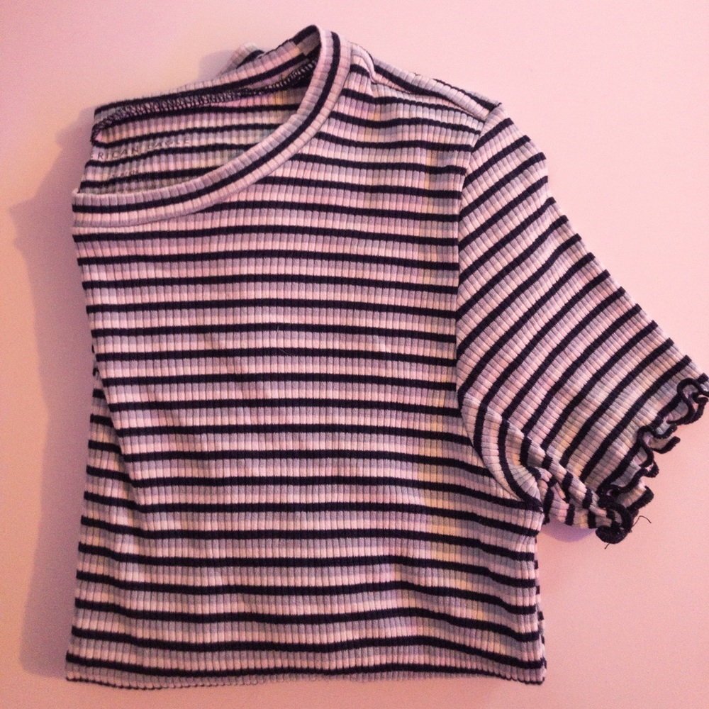 American Eagle striped lettuce edge tee